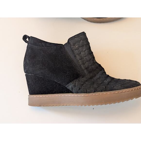 Sofft Slayton Black Suede wedge Textured Leather Lug Sole Ankle Boot Bootie 7.5 - Picture 5 of 9
